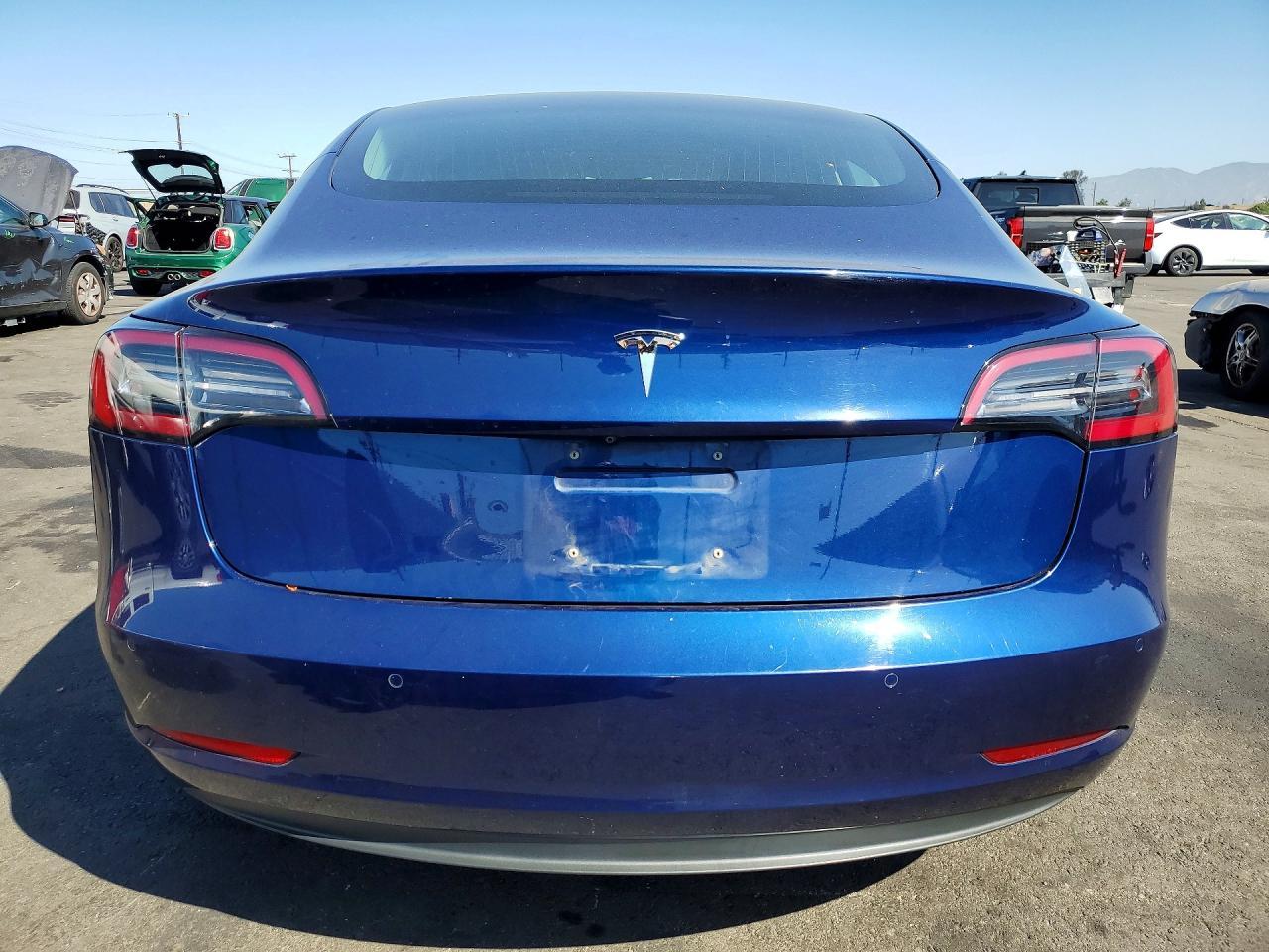 2018 Tesla Model 3 - Фото 6