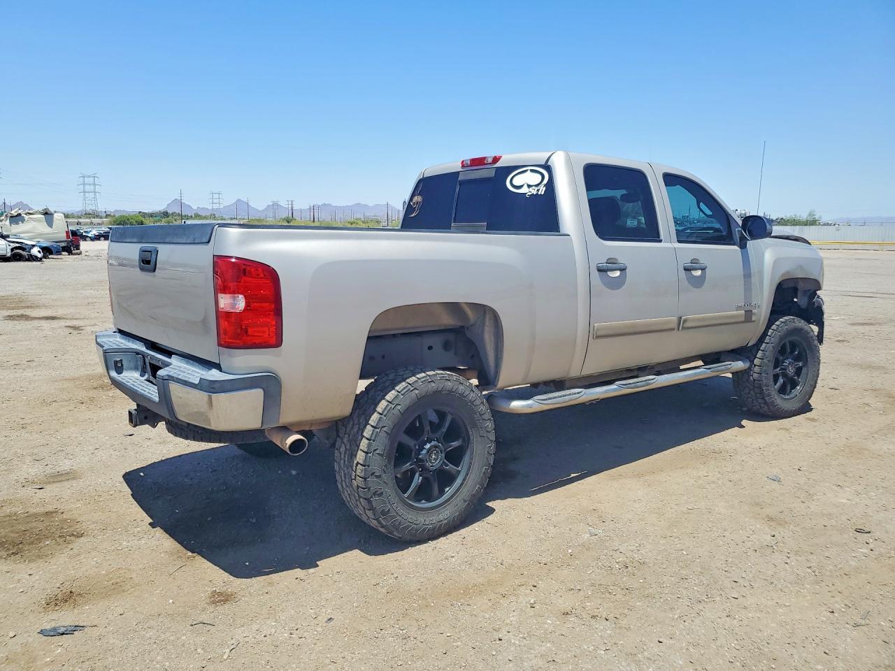 2007 Chevrolet Silverado C2500 Heavy Duty - Image 3