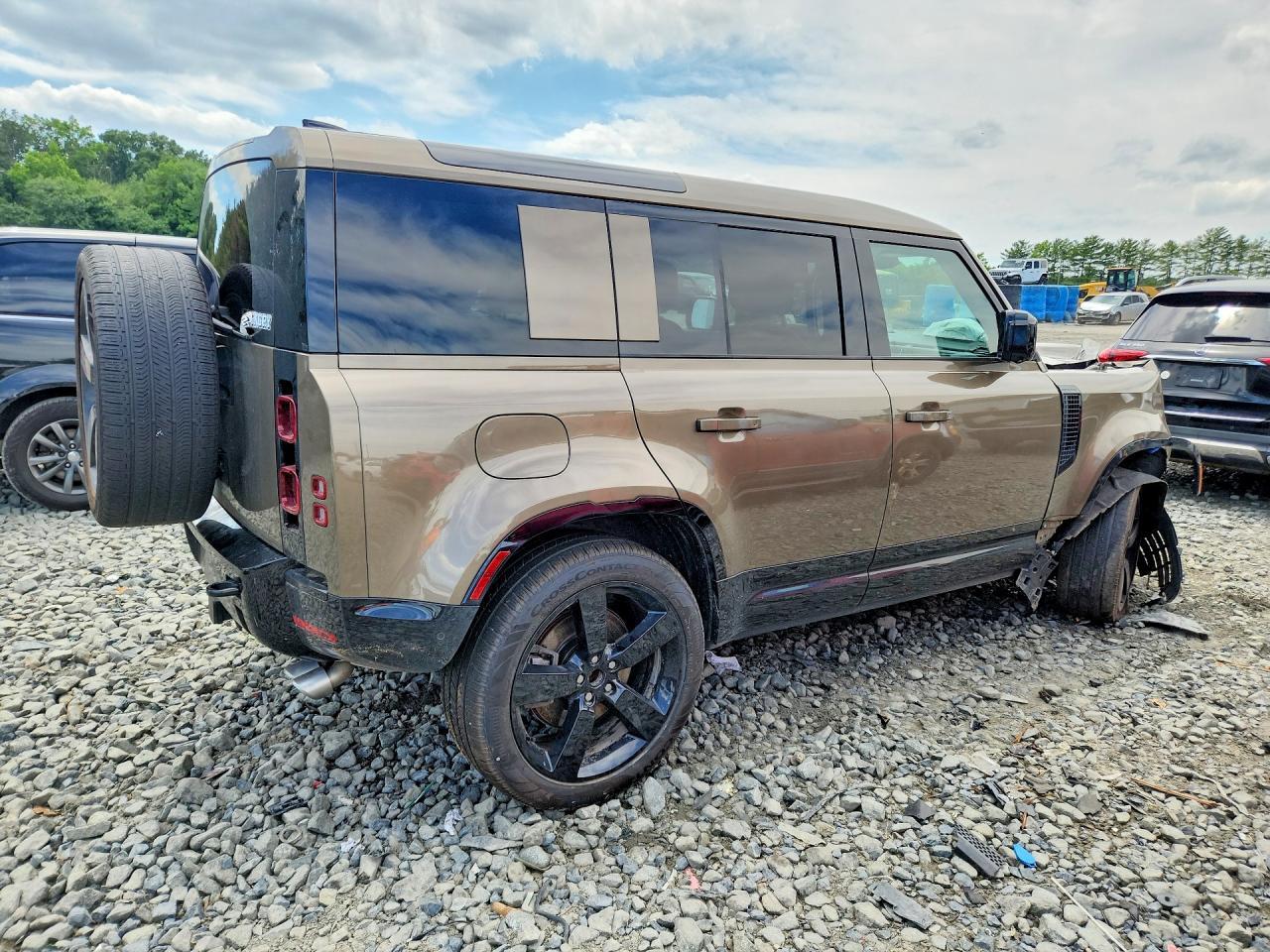 2025 Land Rover Defender 110 X-Dynamic Se - Image 3