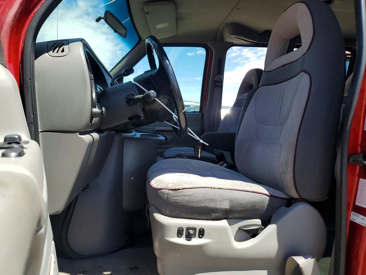 1998 Ford Econoline E150 - Image 7