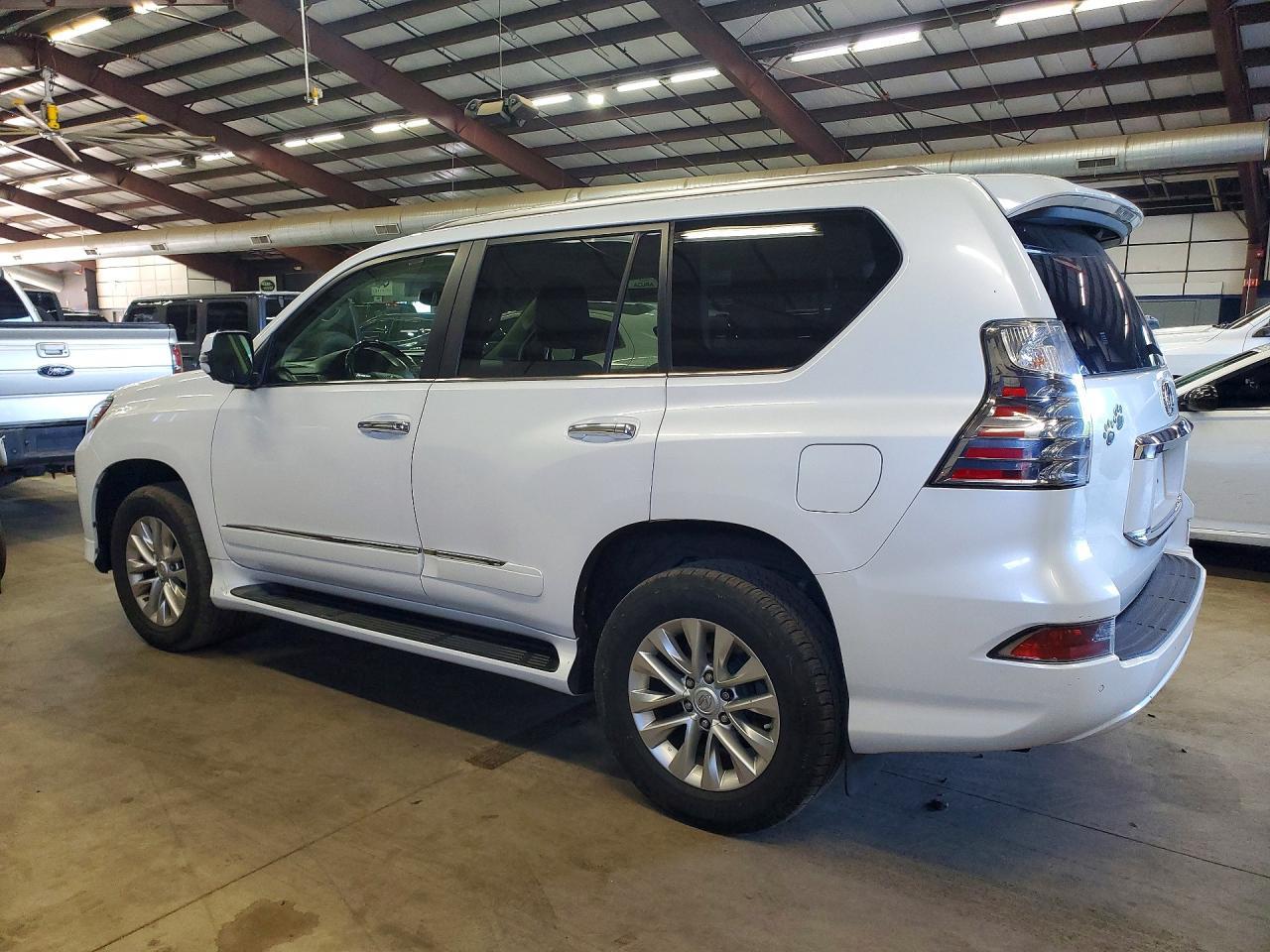 2017 Lexus Gx 460 - Image 2