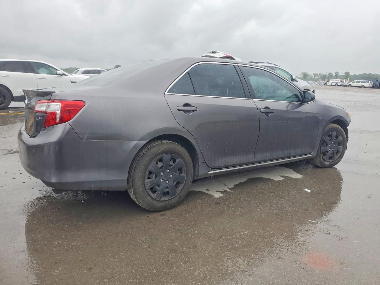 2014 Toyota Camry Le - Фото 3
