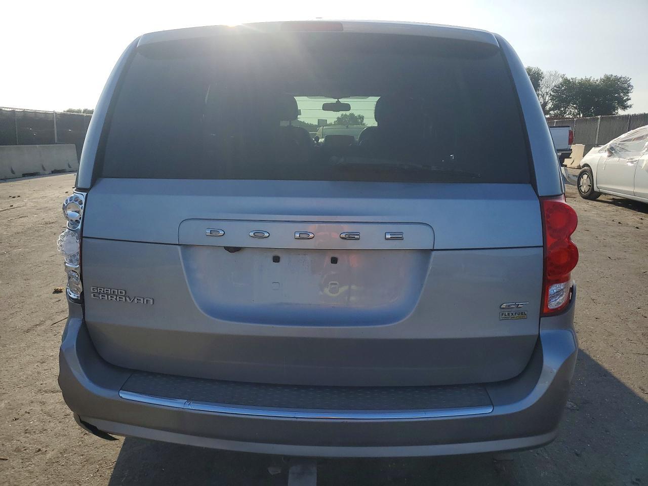 2017 Dodge Grand Caravan Gt - Image 6