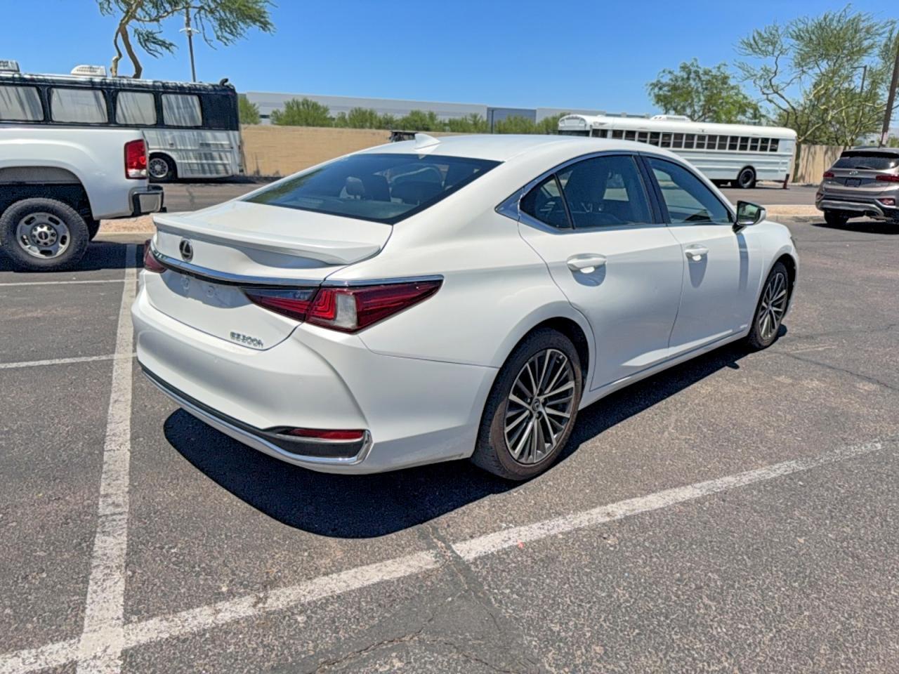 2024 Lexus Es 300H Base - Image 4