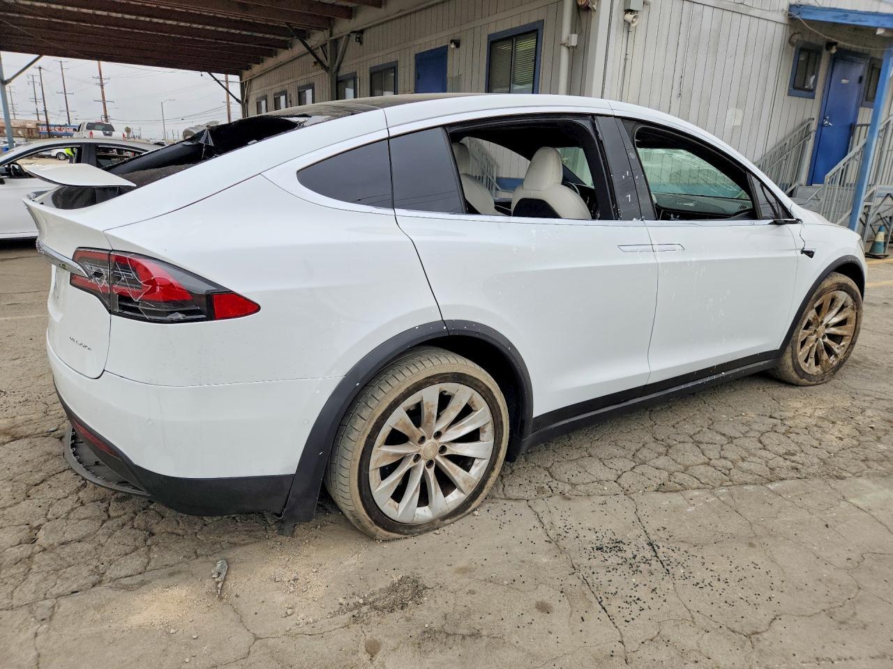 2021 Tesla Model X - Фото 3