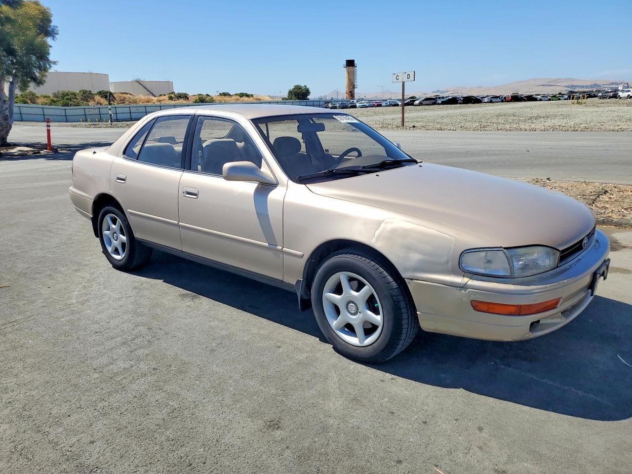 1993 Toyota Camry Le - Image 4