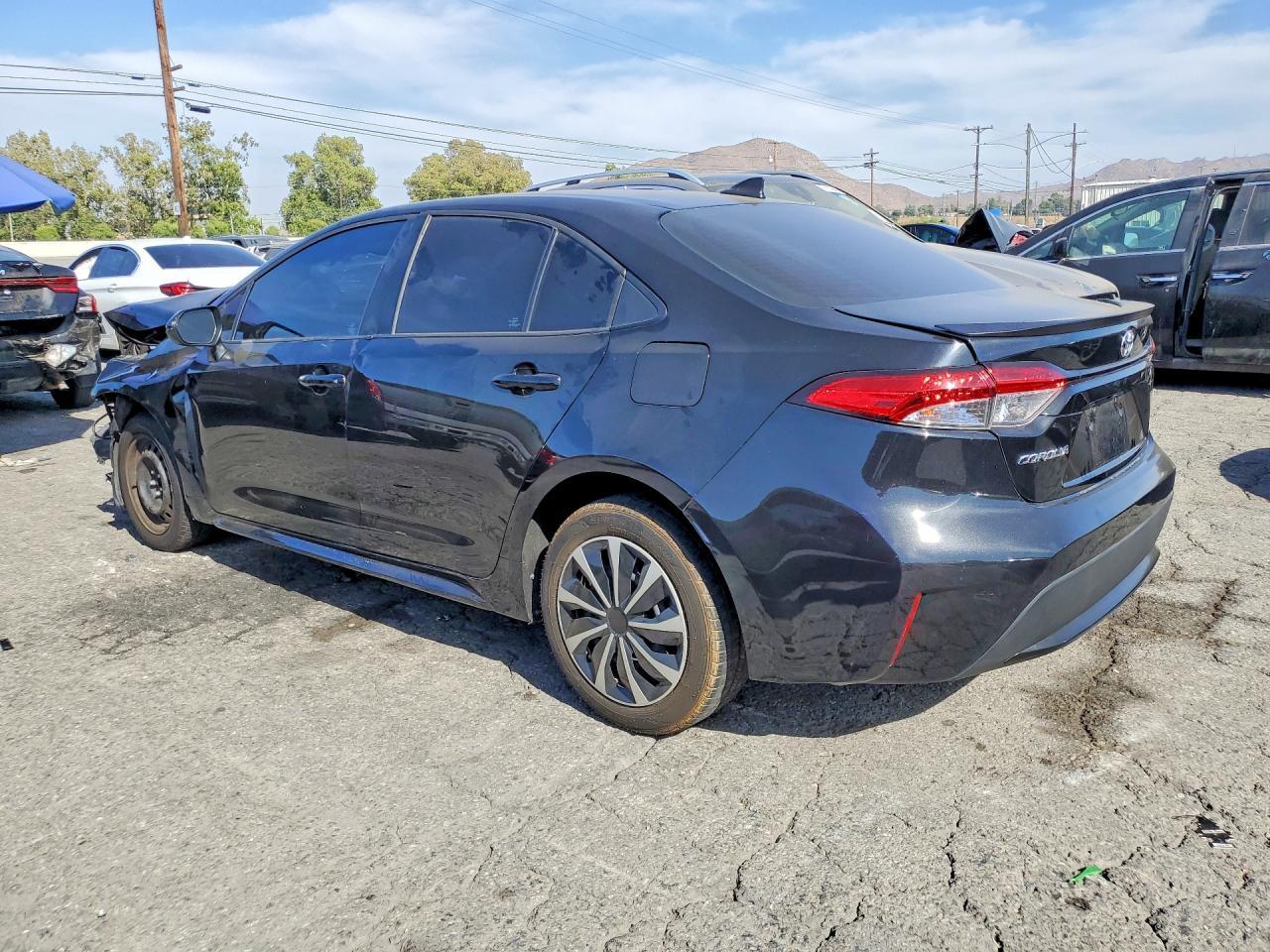 2021 Toyota Corolla Le - Фото 2