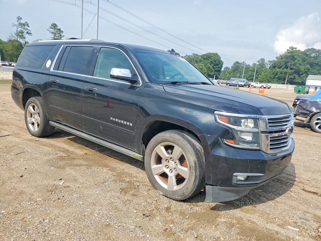 2018 Chevrolet Suburban K1500 Premier - Image 4
