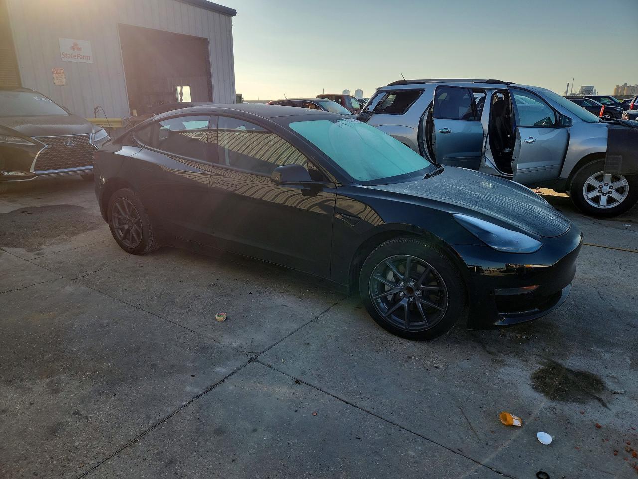 2022 Tesla Model 3 - Image 4