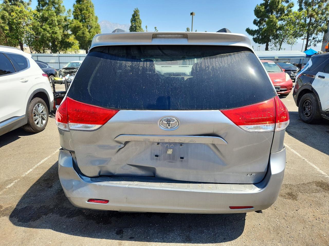 2012 Toyota Sienna Le - Фото 6