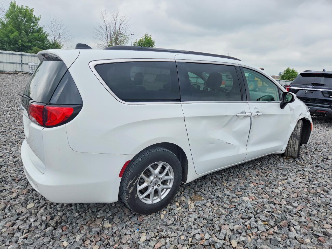 2021 Chrysler Voyager Lxi - Фото 3