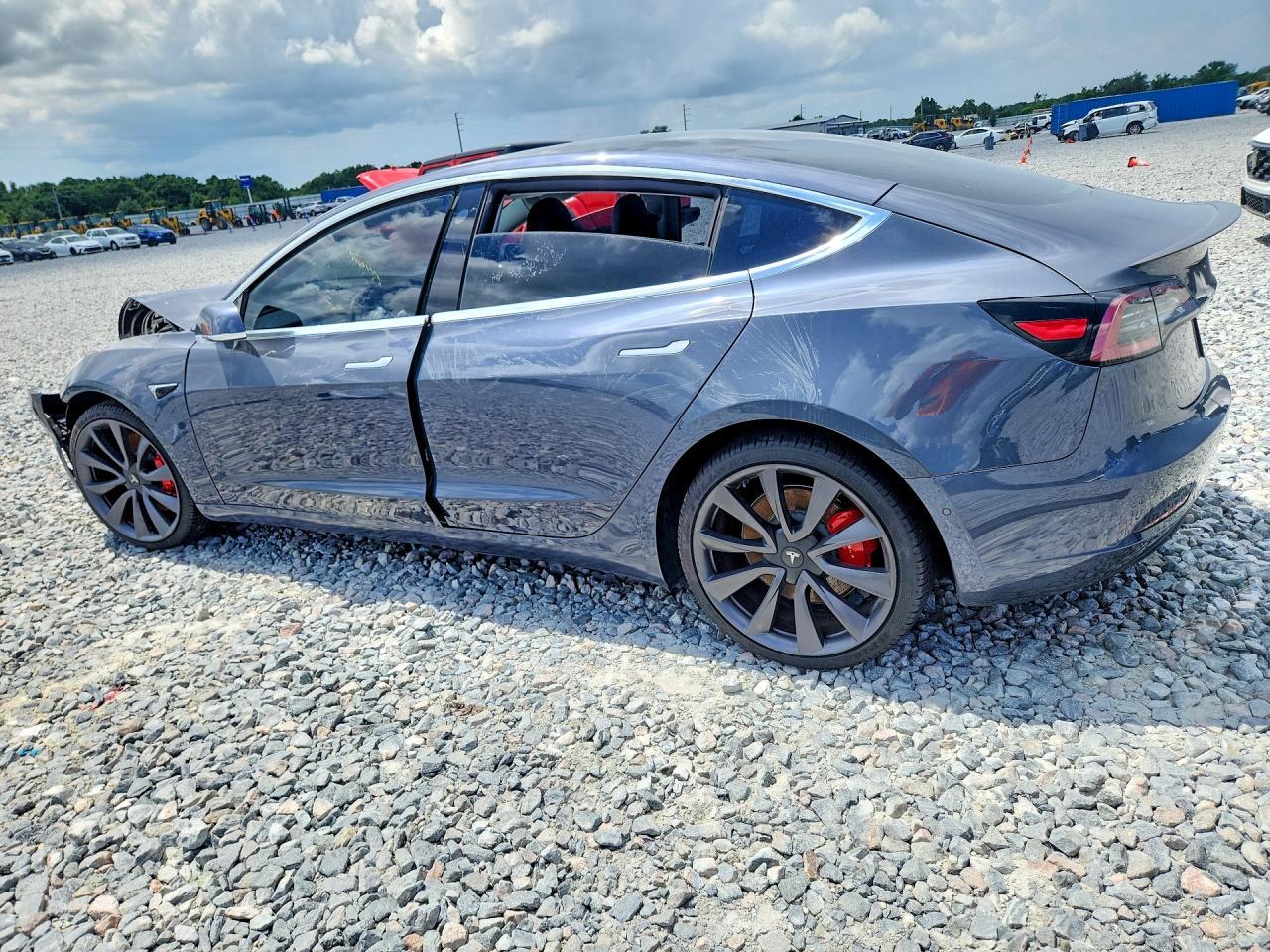 2020 Tesla Model 3 - Фото 2