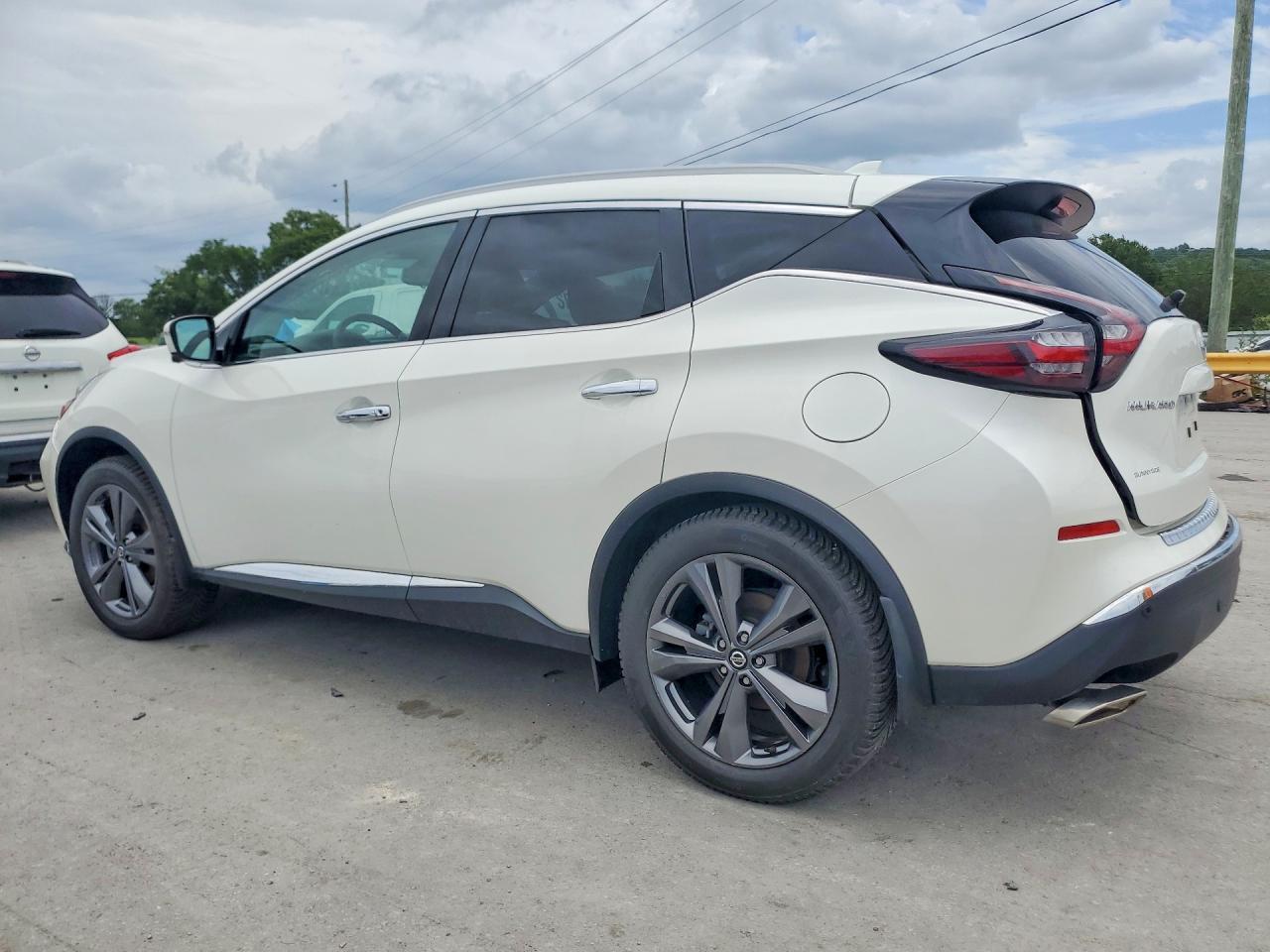 2020 Nissan Murano Platinum - Image 2