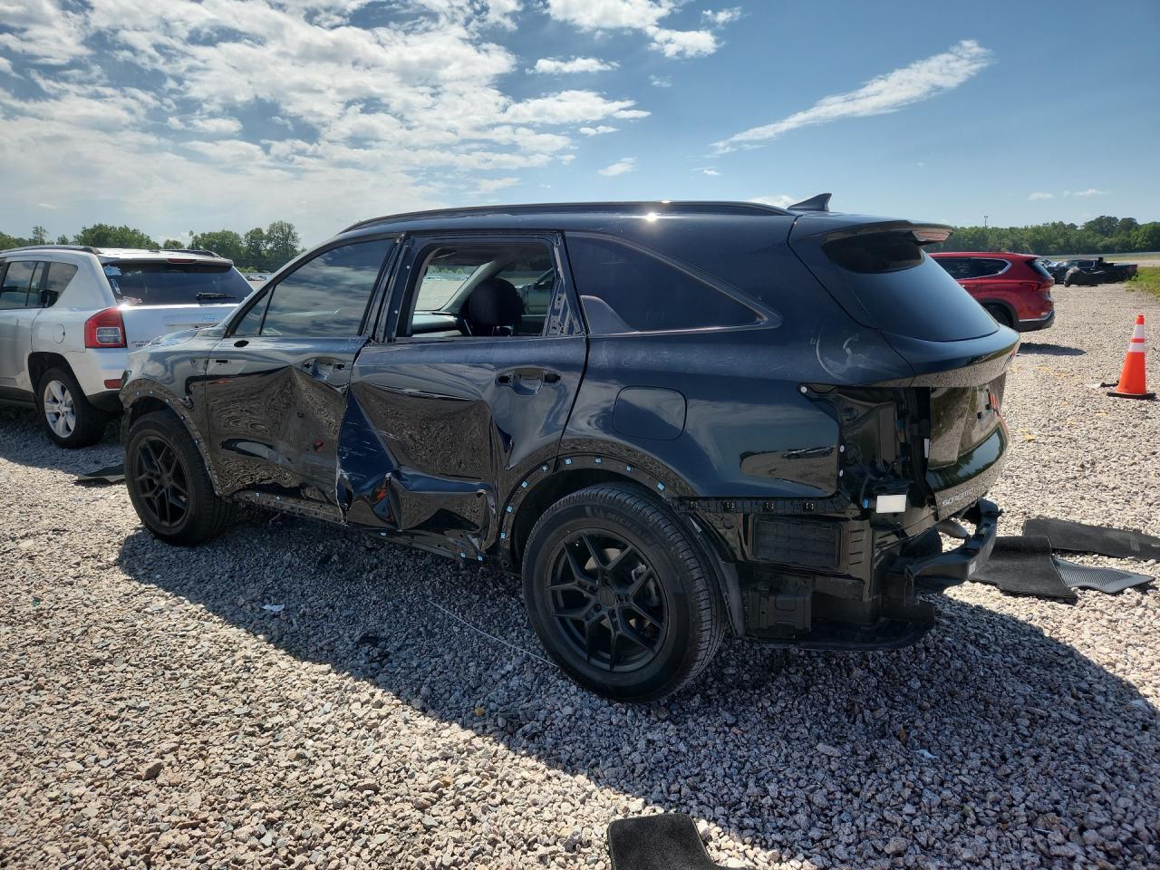 2023 Kia Sorento S - Фото 2