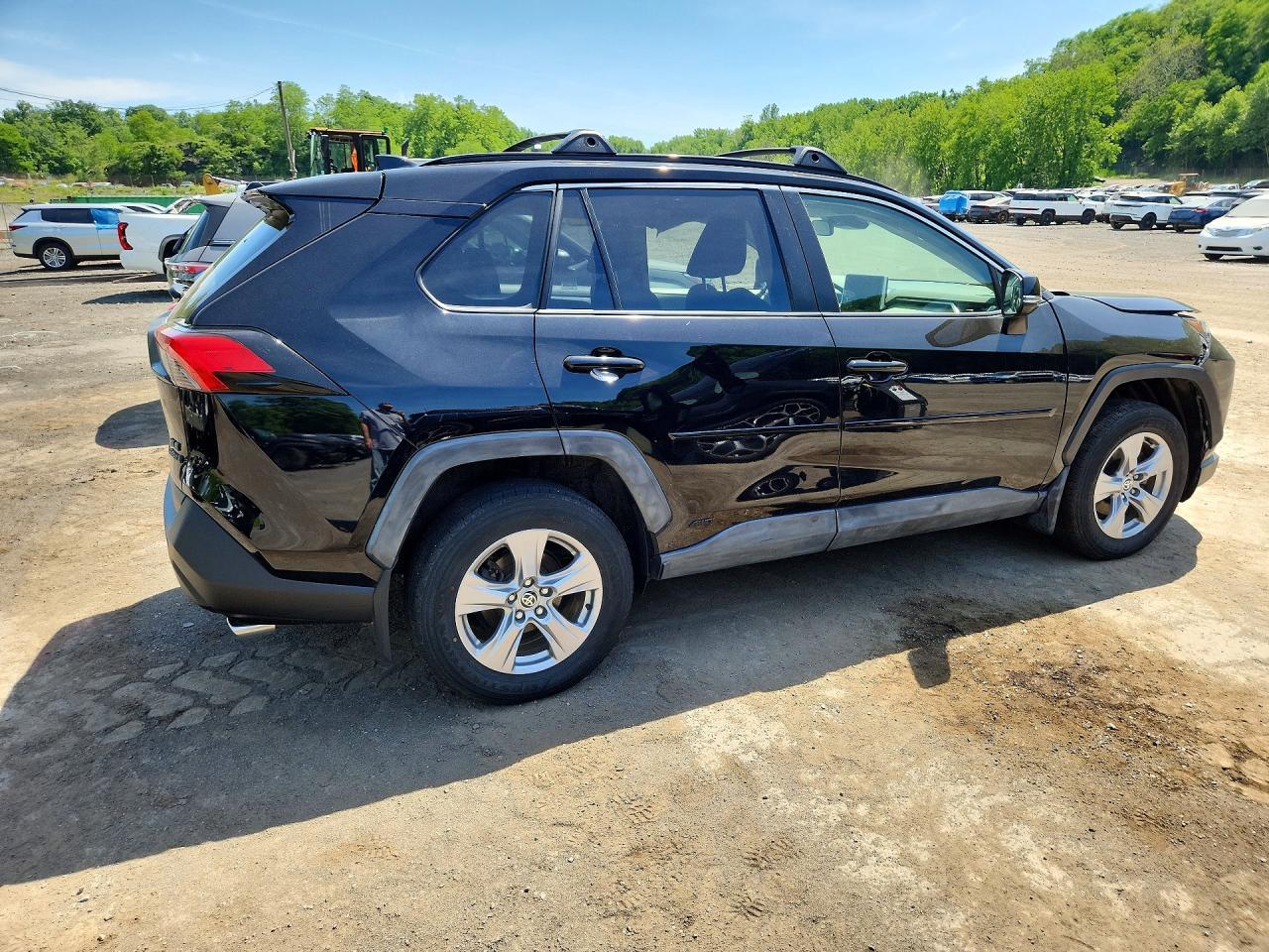 2024 Toyota Rav4 Hybrid Xle - Image 3