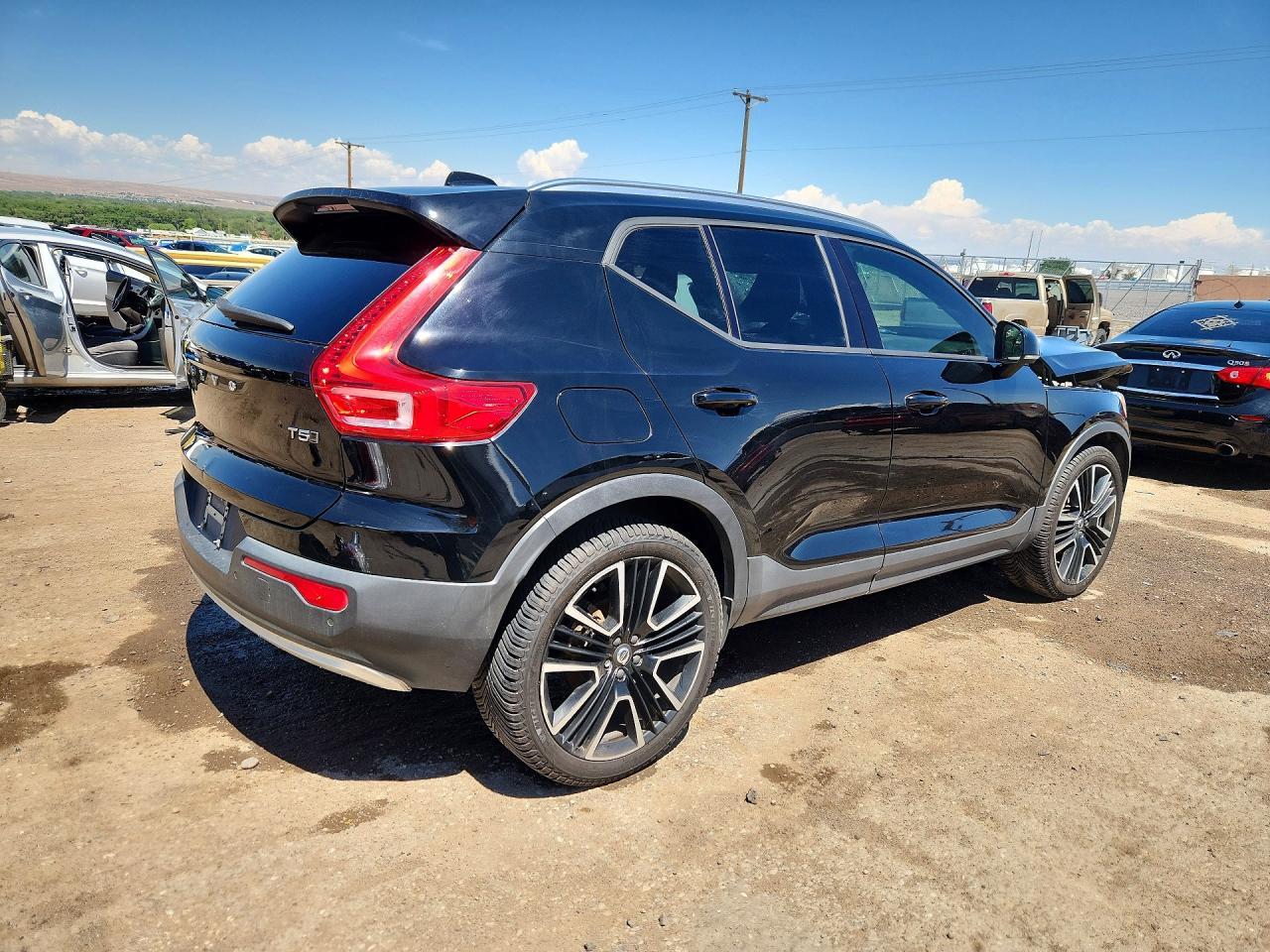2020 Volvo Xc40 T5 Momentum - Фото 3