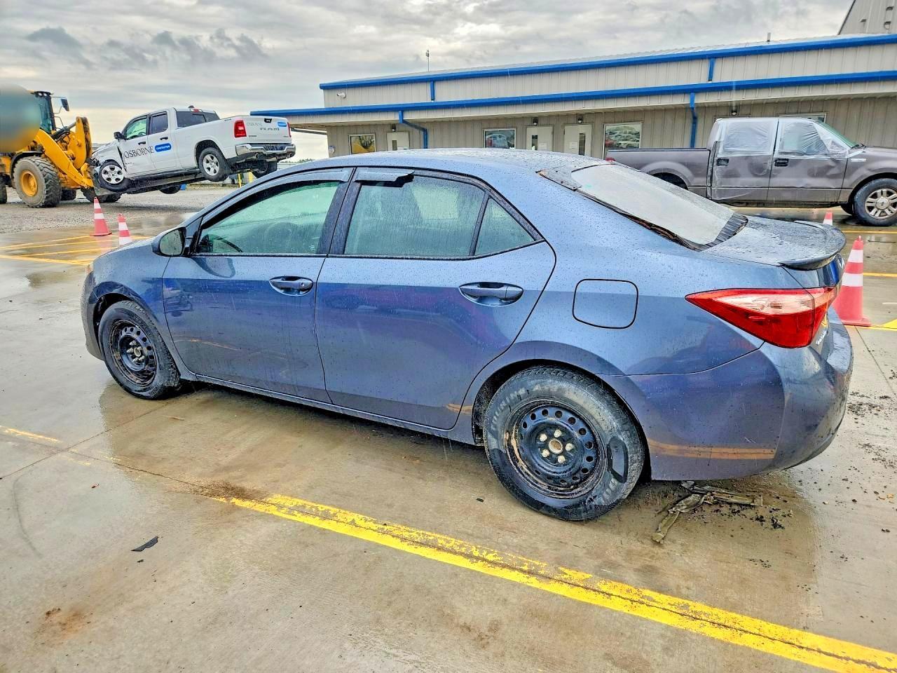 2017 Toyota Corolla Le - Фото 2