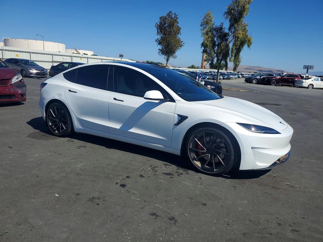 2024 Tesla Model 3 - Фото 4