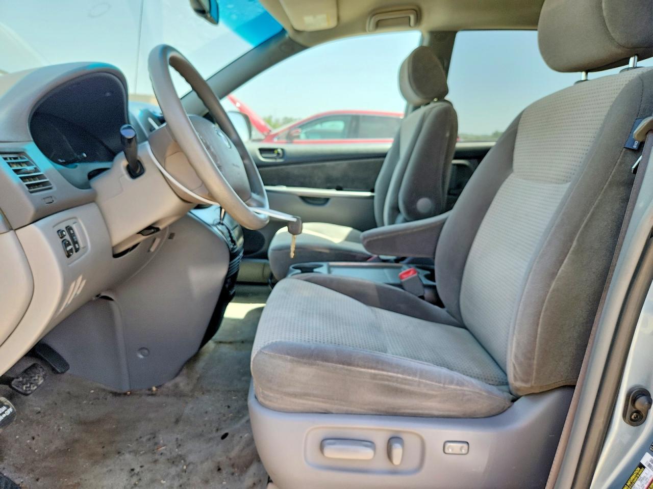 2008 Toyota Sienna - Фото 7