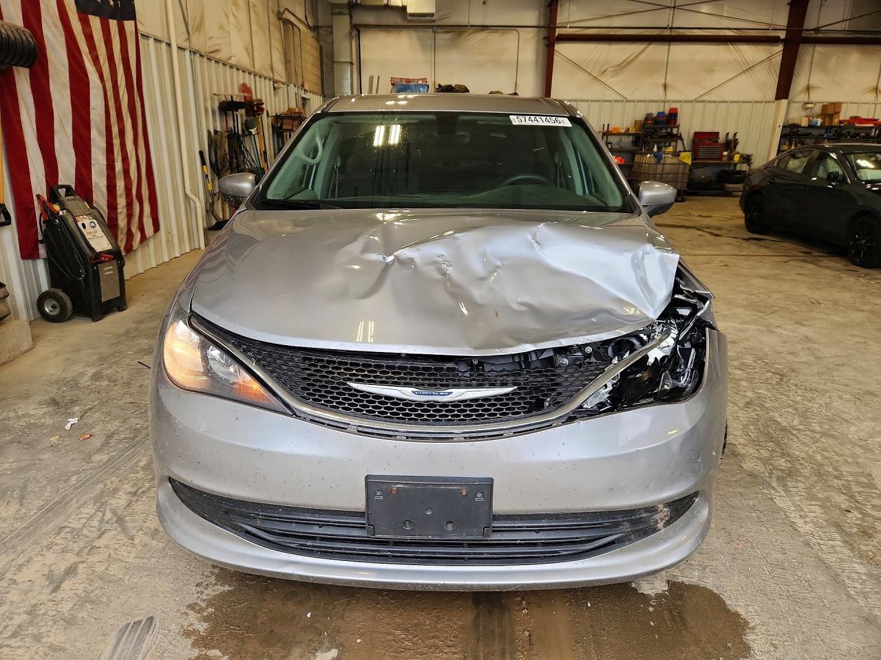 2017 Chrysler Pacifica Touring - Фото 5