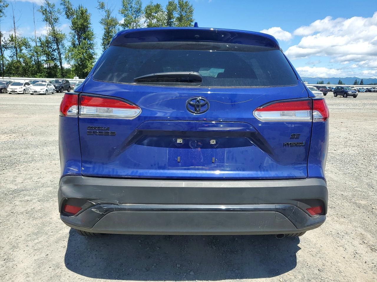 2024 Toyota Corolla Cross Hybrid Se - Image 6