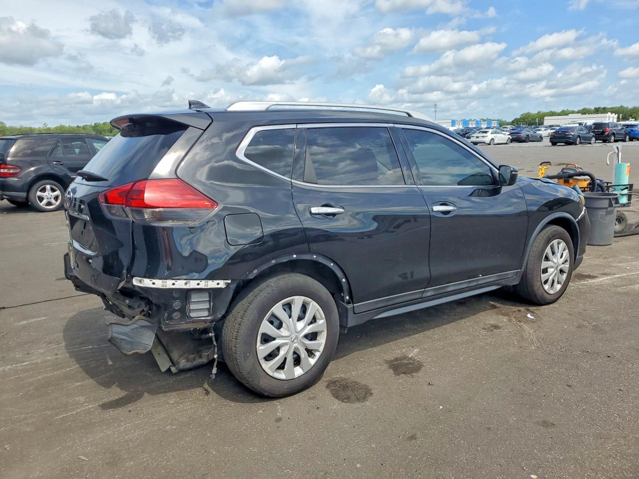2017 Nissan Rogue S - Image 3