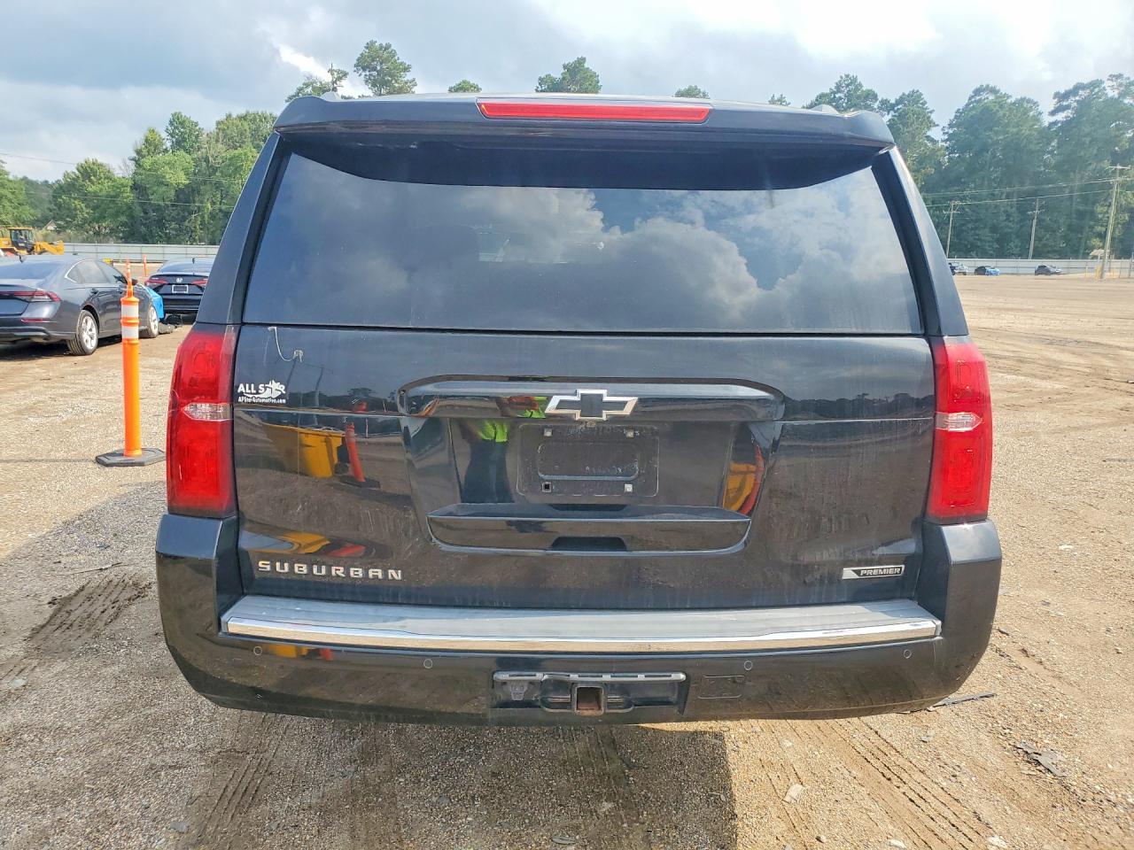 2018 Chevrolet Suburban K1500 Premier - Image 6