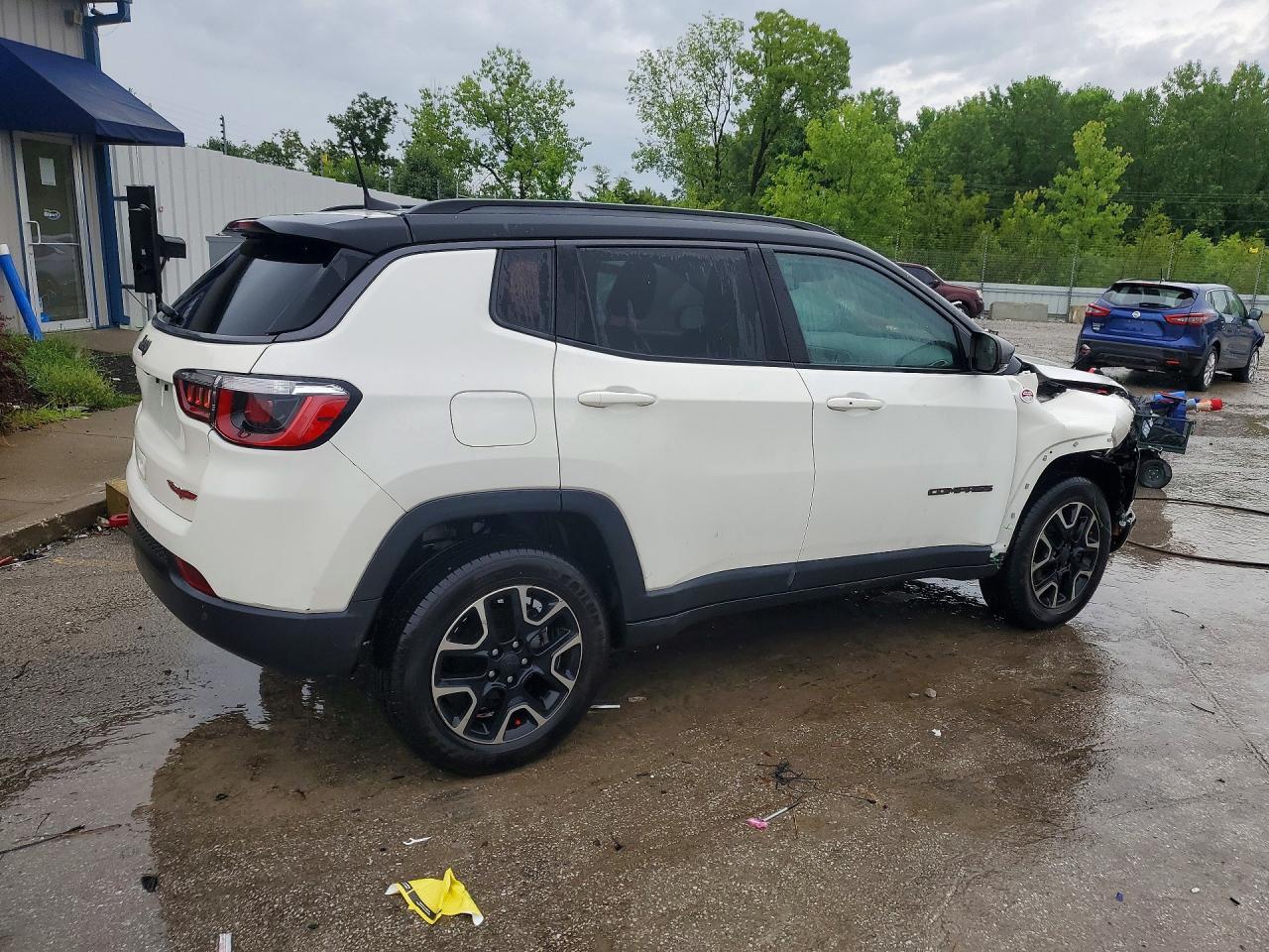 2019 Jeep Compass Trailhawk - Image 3