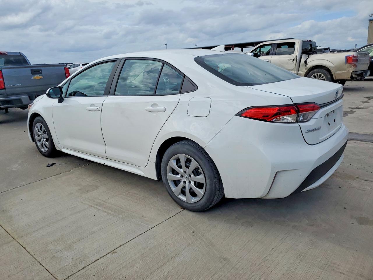 2021 Toyota Corolla Le - Image 2
