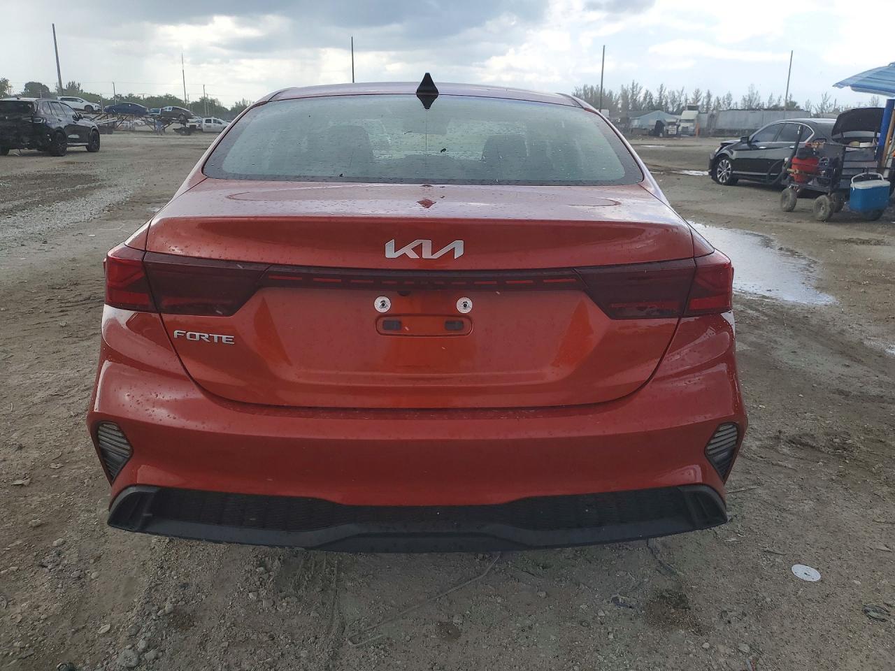 2023 Kia Forte Lxs - Image 6