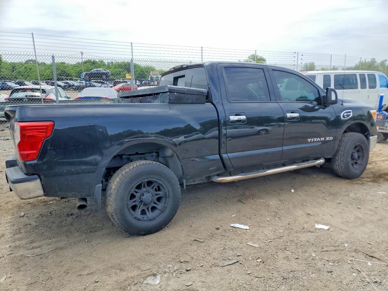 2017 Nissan Titan Xd Sv - Image 3