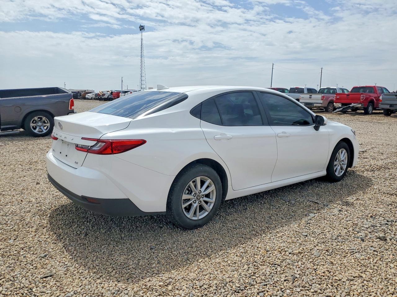 2025 Toyota Camry Le - Фото 3