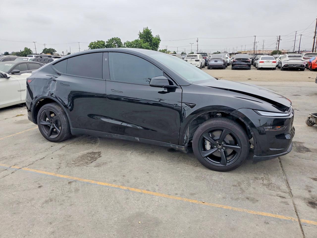 2026 Tesla Model Y - Фото 4