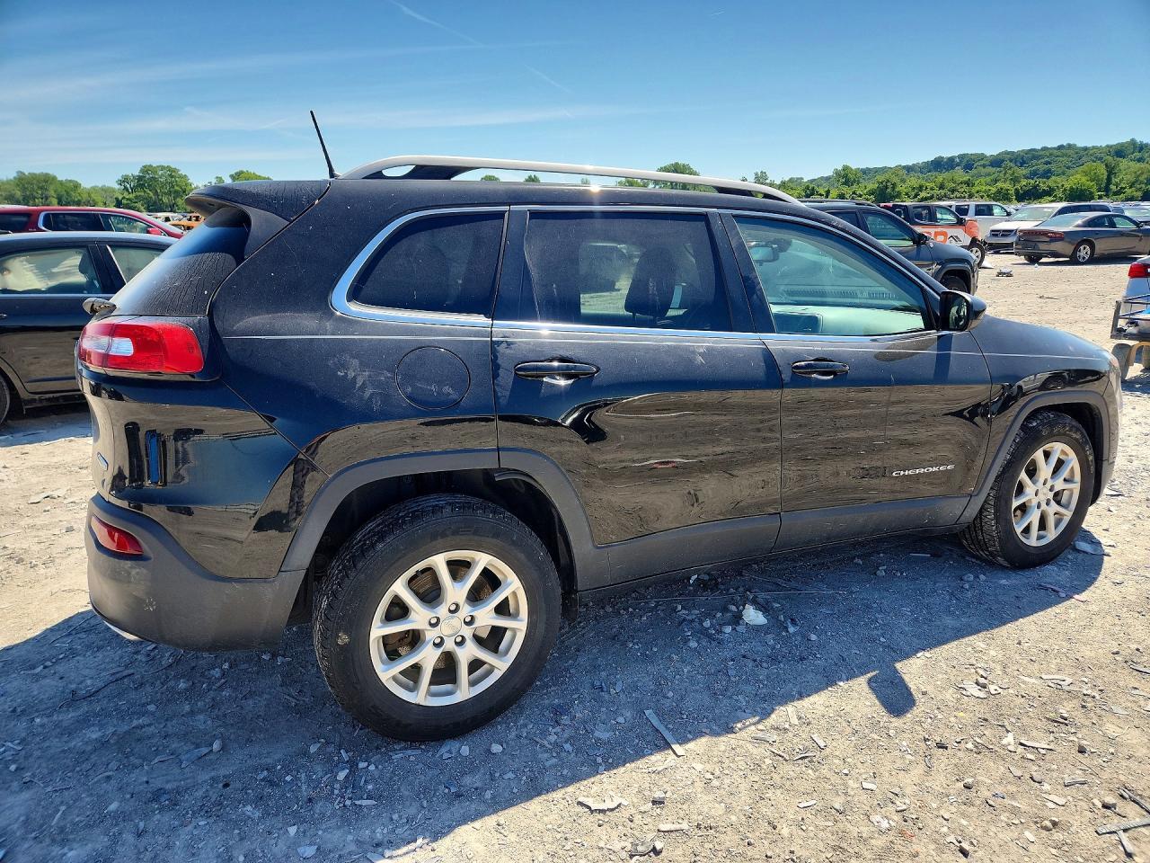 2017 Jeep Cherokee Latitude - Image 3