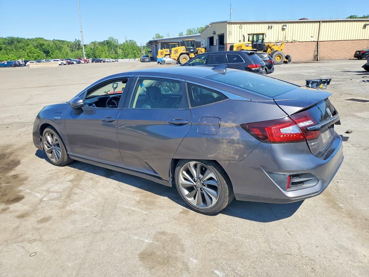 2018 Honda Clarity Touring - Image 2