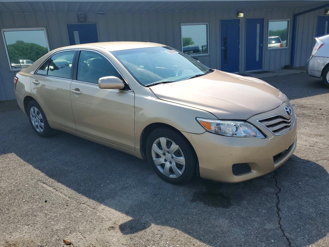 2011 Toyota Camry - Фото 4