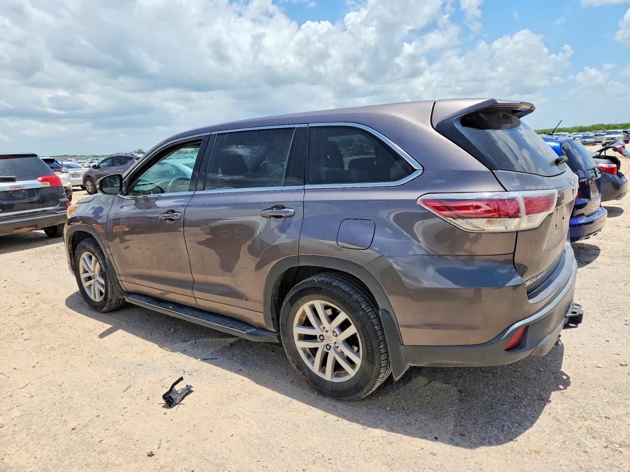 2015 Toyota Highlander Le - Фото 2