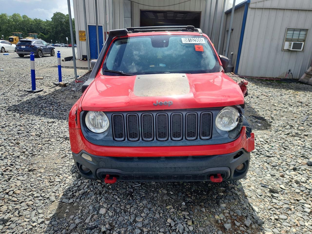 2016 Jeep Renegade Trailhawk - Image 5