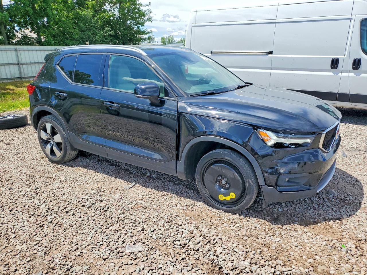 2021 Volvo Xc40 T5 Momentum - Фото 4