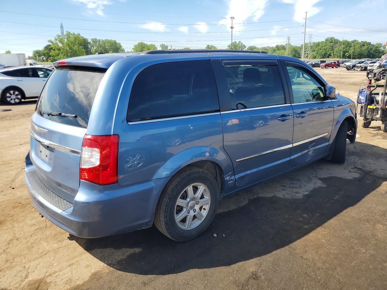 2012 Chrysler Town & Country Touring - Фото 3