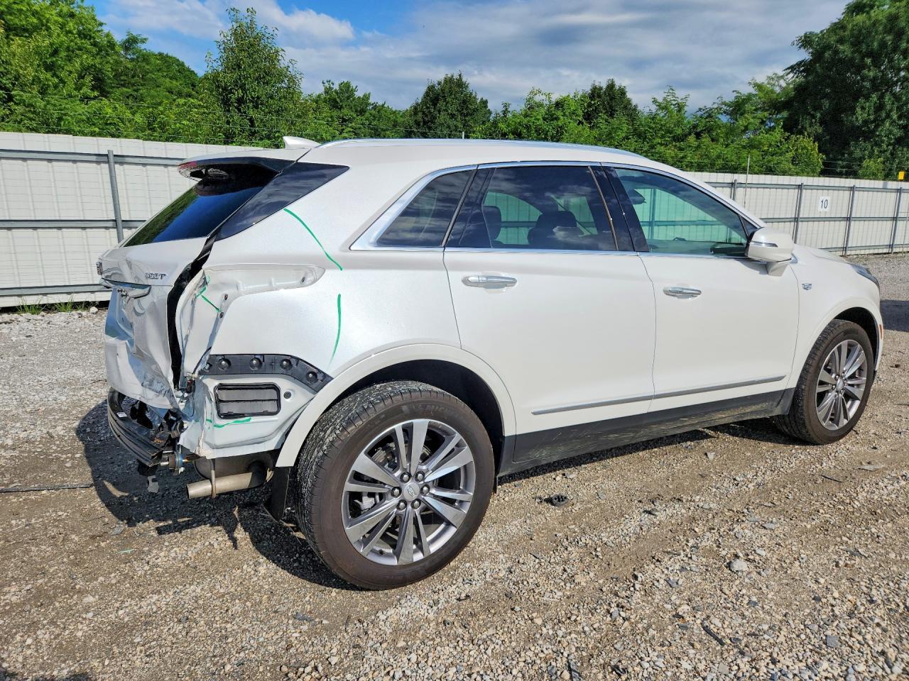2024 Cadillac Xt5 Premium Luxury - Image 3