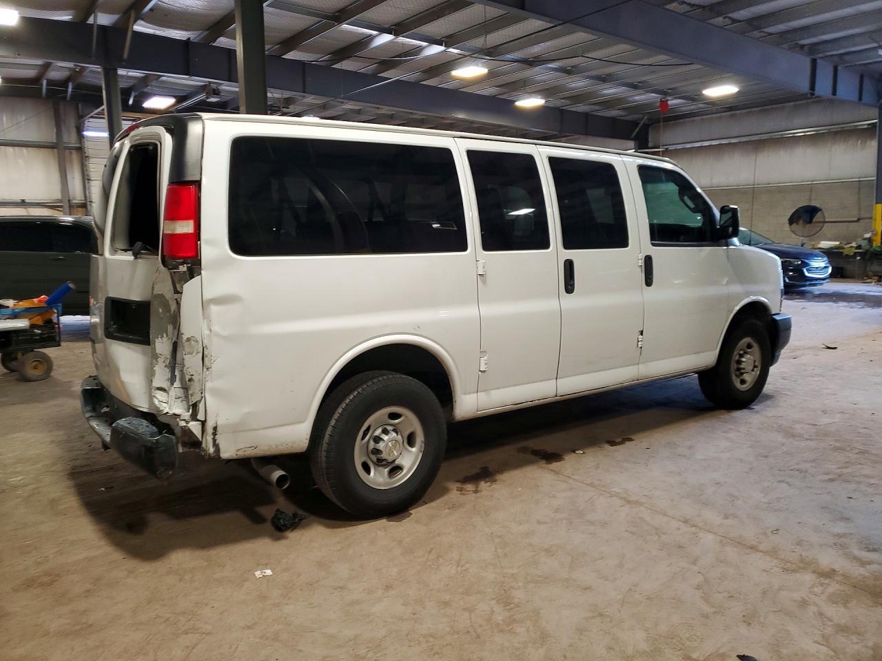 2018 Chevrolet Express G3500 Lt - Image 3