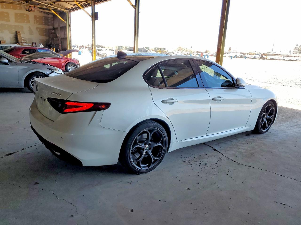 2017 Alfa Romeo Giulia Ti - Фото 3