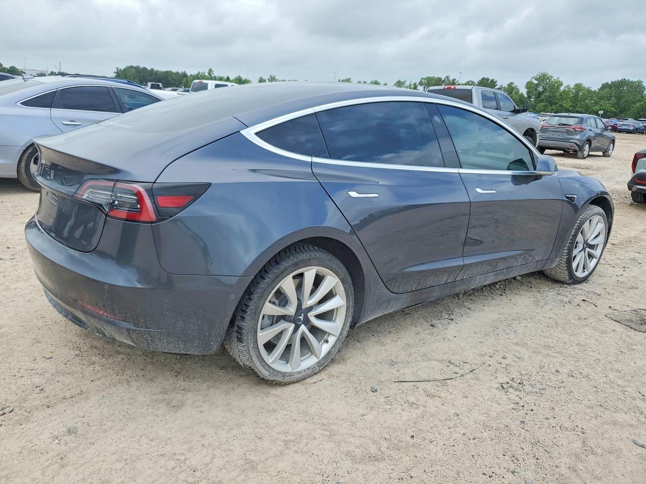 2018 Tesla Model 3 - Фото 3