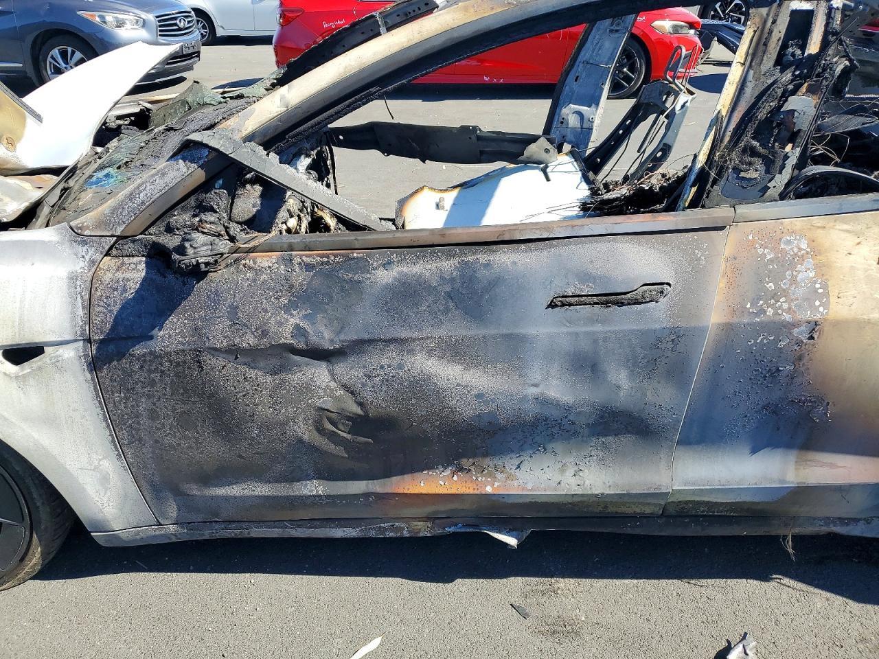 2025 Tesla Model 3 - Фото 7