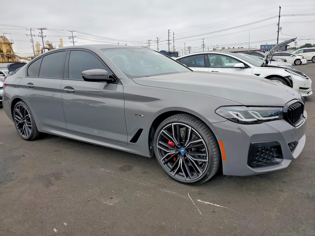 2022 BMW 530E - Фото 4