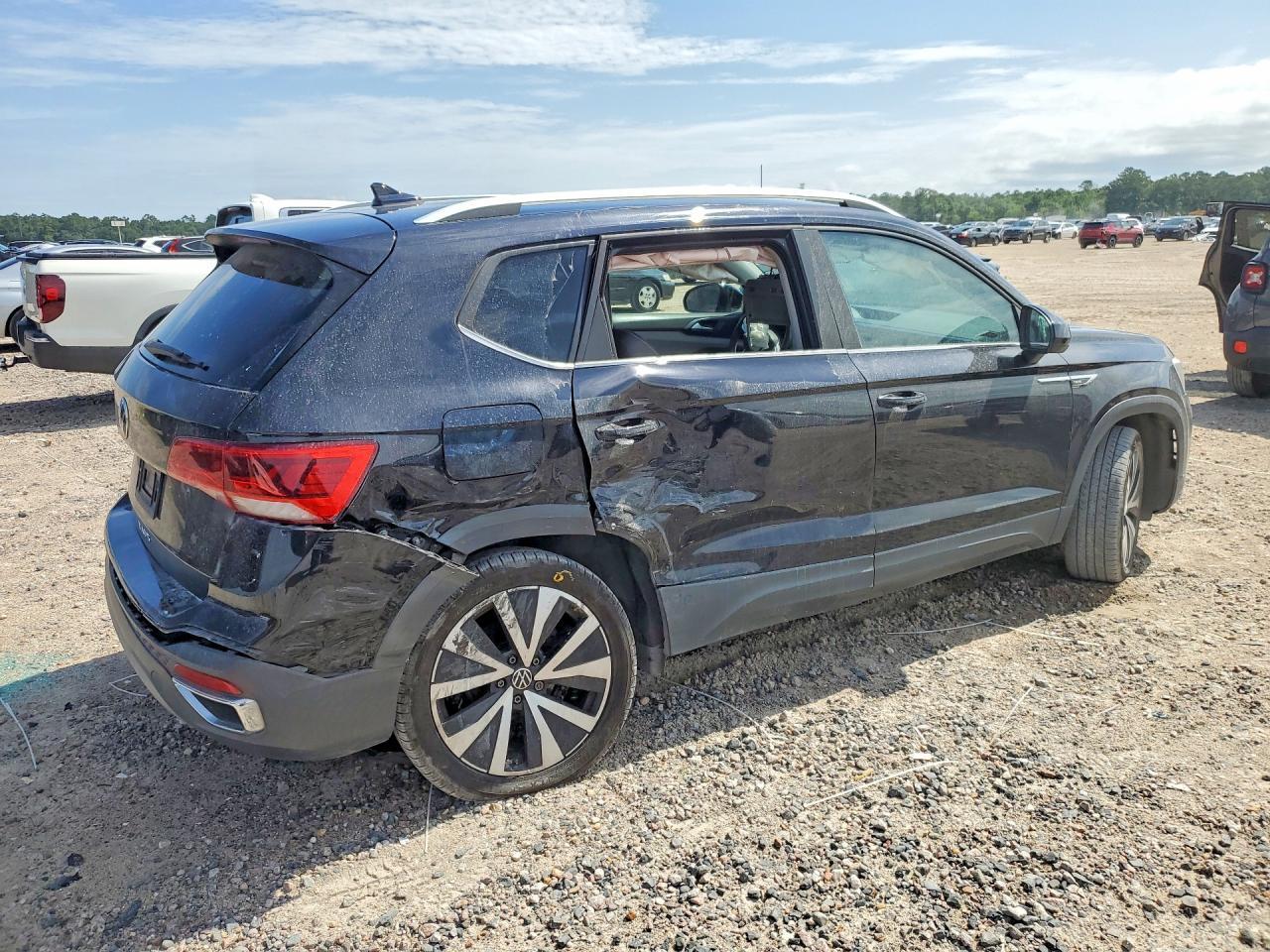 2022 Volkswagen Taos Se - Фото 3