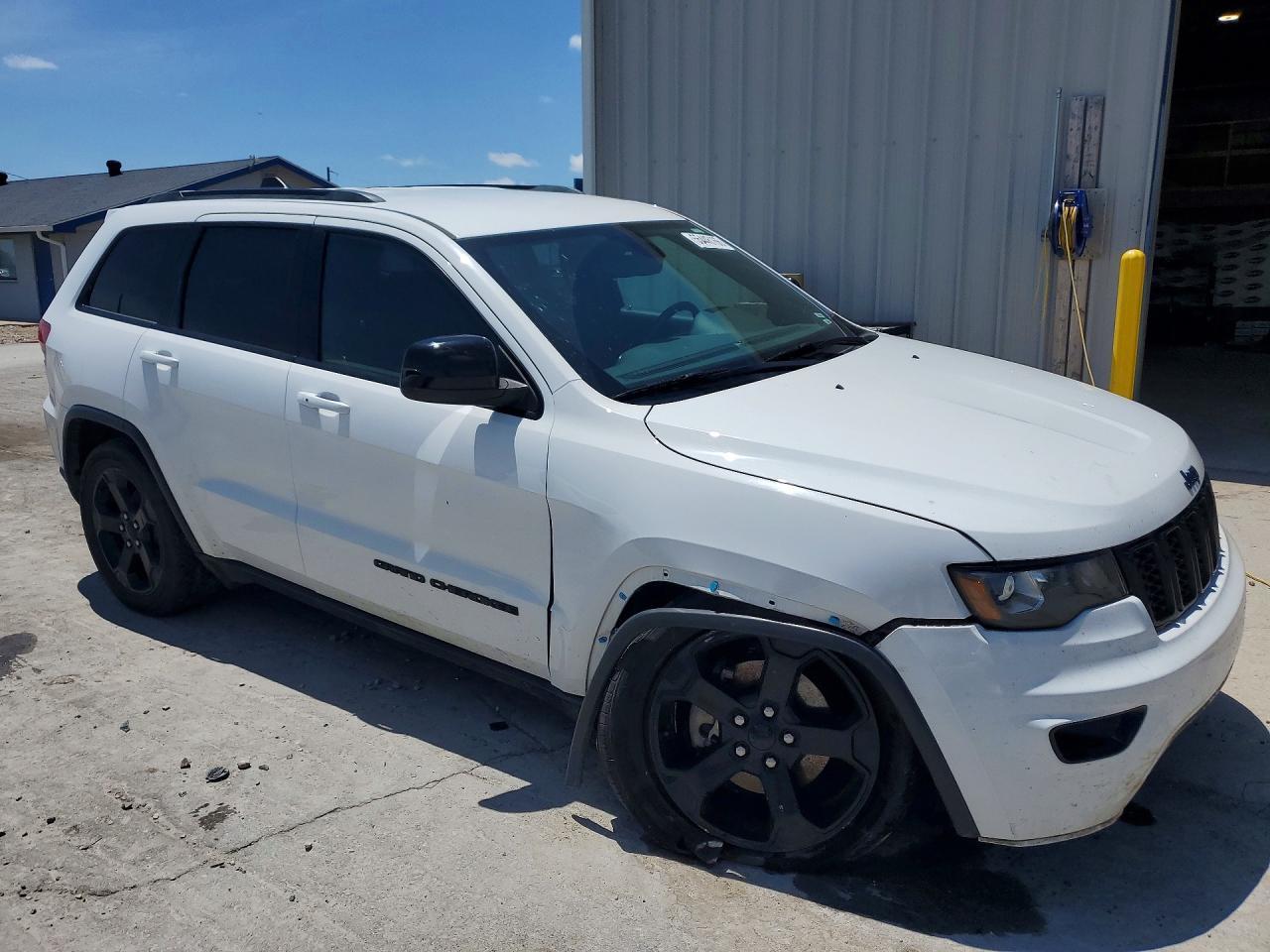 2020 Jeep Grand Cherokee Laredo - Image 4