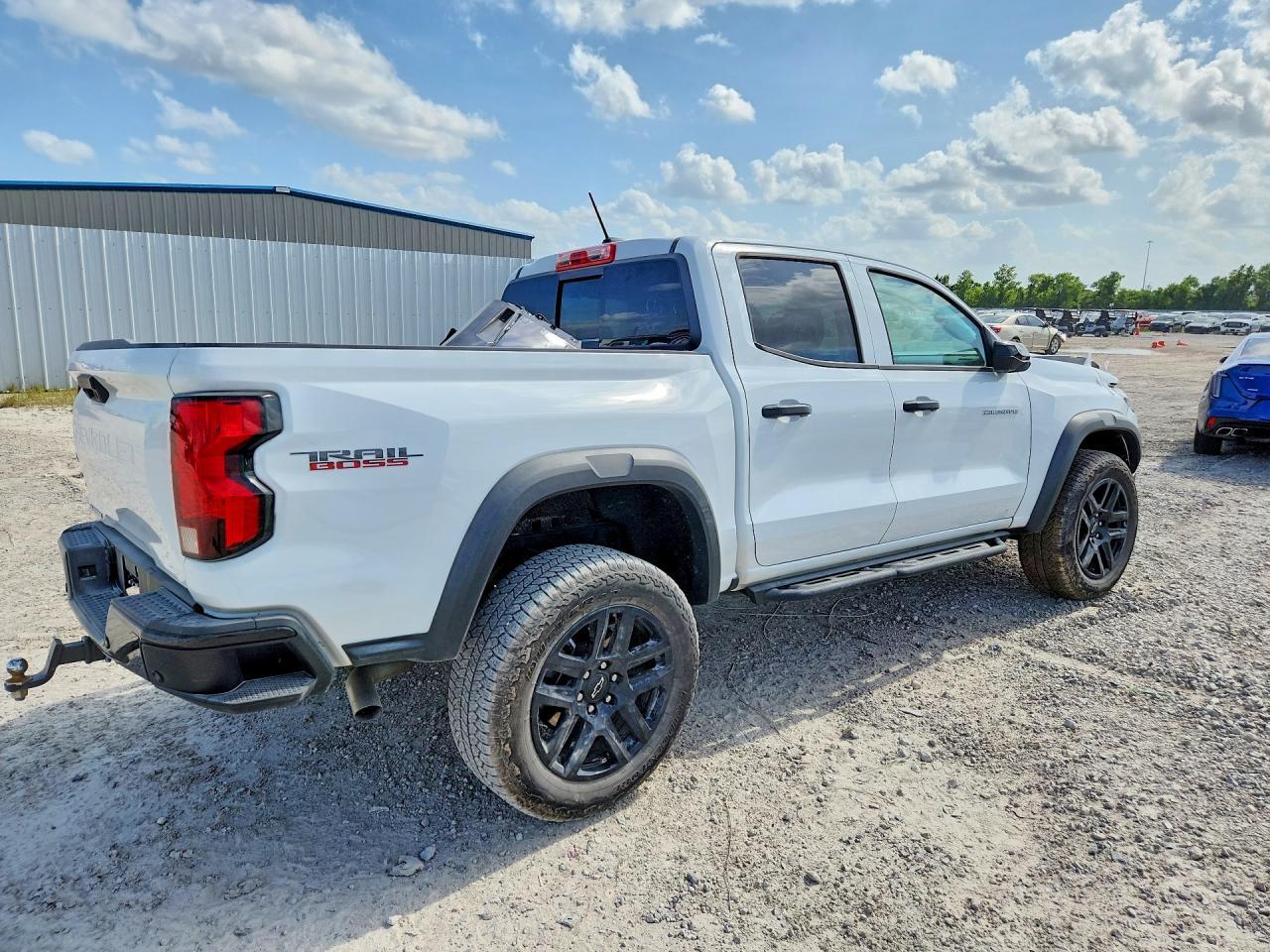 2024 Chevrolet Colorado Trail Boss - Фото 3
