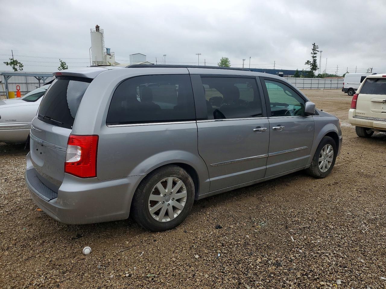 2015 Chrysler Town & Country Touring - Фото 3